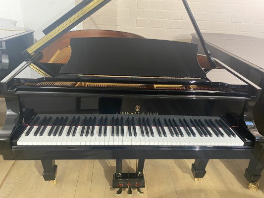 STEINWAY & SONS Flügel A 188 cm in schwarz poliert - generalüberholt - neuwertig
