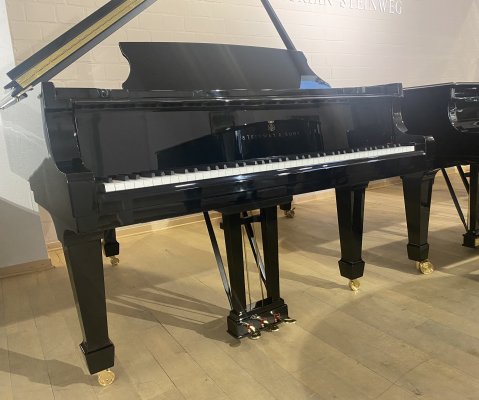 STEINWAY & SONS Flügel A 188 cm in schwarz poliert - generalüberholt - neuwertig