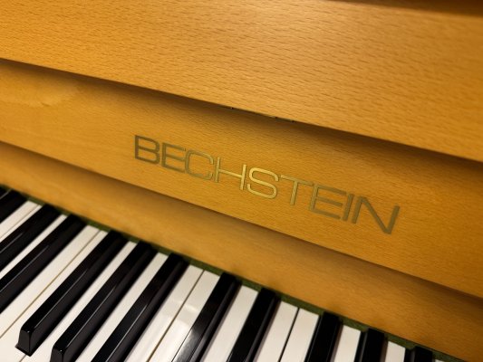 C. BECHSTEIN Klavier 112 Eiche hell mit RENNER Mechanik - gebraucht