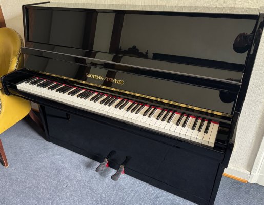 GROTRIAN-STEINWEG Klavier Modell 120 M schwarz poliert- Der Klassiker im deutschen Klavierbau