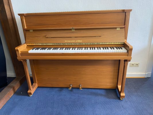 STEINGRAEBER & SÖHNE Klavier Modell 122K Nussbaum