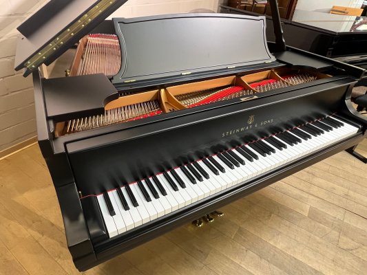 STEINWAY & SONS Flügel M 170 schwarz matt - generalüberholt