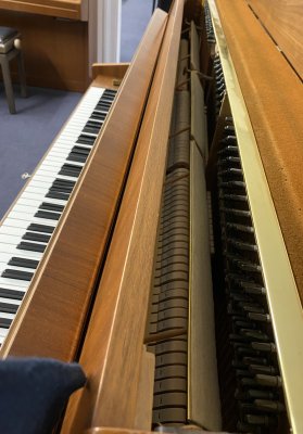 Ibach Klavier 104 Nussbaum - klein mit tollem Klang