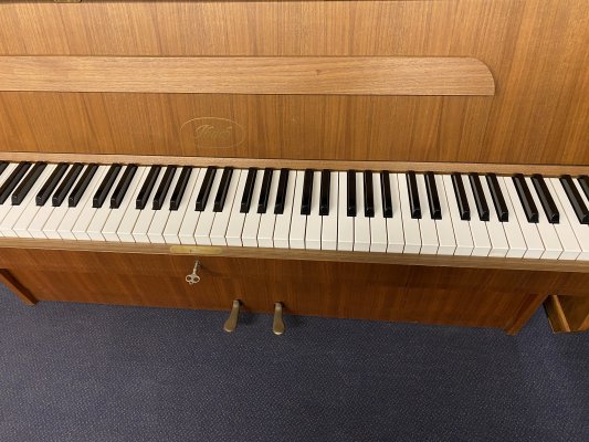Ibach Klavier 104 Nussbaum - klein mit tollem Klang