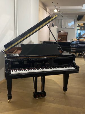 STEINWAY & SONS Flügel Modell M-170 schwarz poliert - durch die Generalüberholung wieder neuwertig -