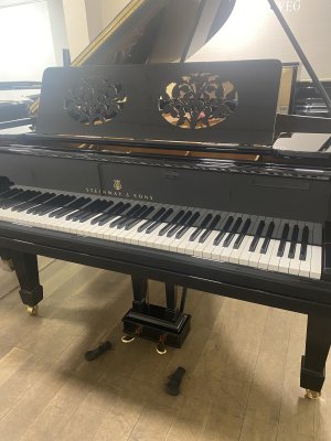 Preview: STEINWAY & SONS Flügel Modell O-180 schwarz poliert - generalüberholt