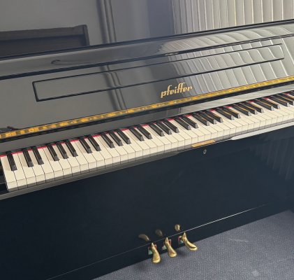 Pfeiffer Klavier 112 schwarz poliert mit Renner Mechanik - gebraucht