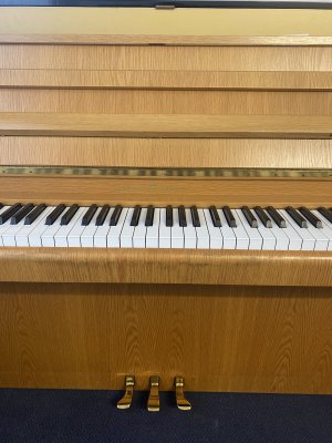 Preview: SCHIMMEL Klavier 103 Eiche - kleines Klavier mit großem Klang