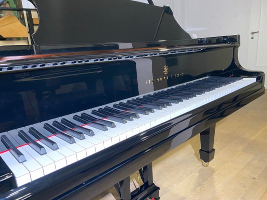 STEINWAY & SONS Flügel Modell O-180 - generalüberholt