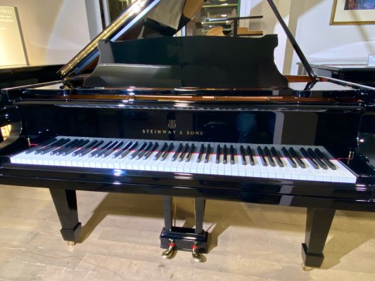 STEINWAY & SONS Flügel Modell O-180 - generalüberholt