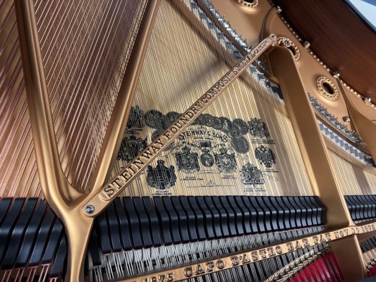 STEINWAY & SONS Flügel Modell B-211 schwarz poliert - gebraucht - generalüberholt