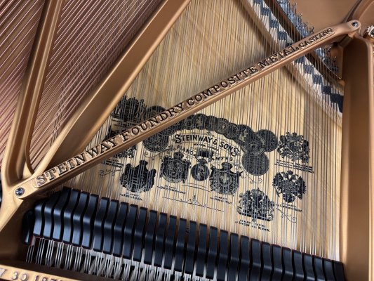 STEINWAY & SONS Flügel Modell B-211 schwarz poliert - gebraucht - generalüberholt