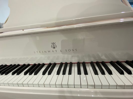 STEINWAY & SONS Flügel Modell M-170 weiss poliert - generalüberholt