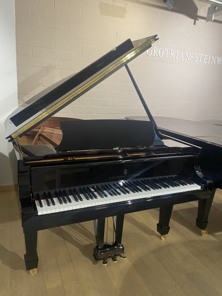 STEINWAY & SONS Flügel A 188 cm in schwarz poliert - generalüberholt - neuwertig
