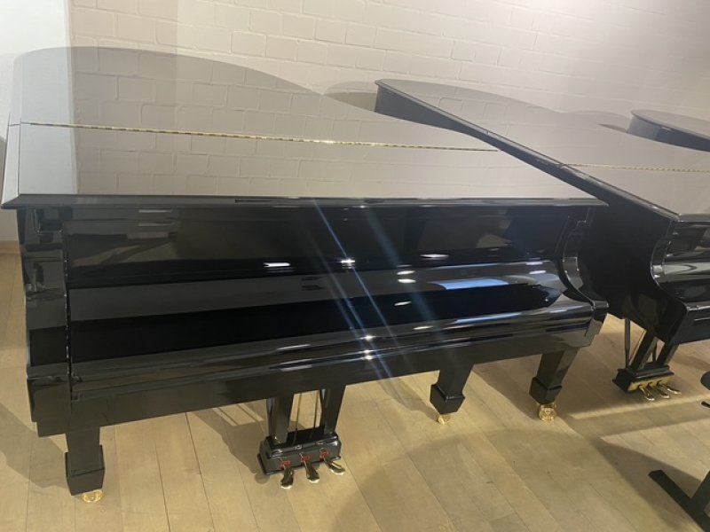 STEINWAY & SONS Flügel A 188 cm in schwarz poliert - generalüberholt - neuwertig