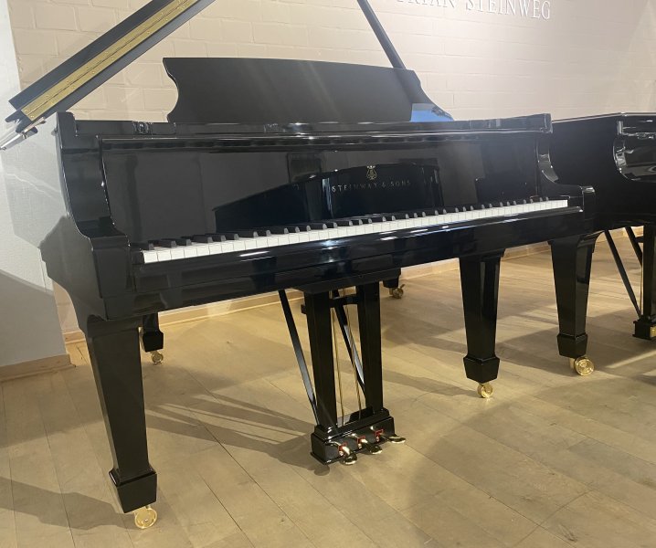 STEINWAY & SONS Flügel A 188 cm in schwarz poliert - generalüberholt - neuwertig