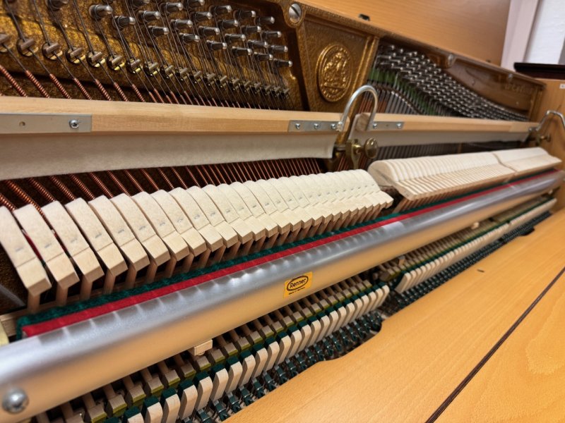 C. BECHSTEIN Klavier 112 Eiche hell mit RENNER Mechanik - gebraucht