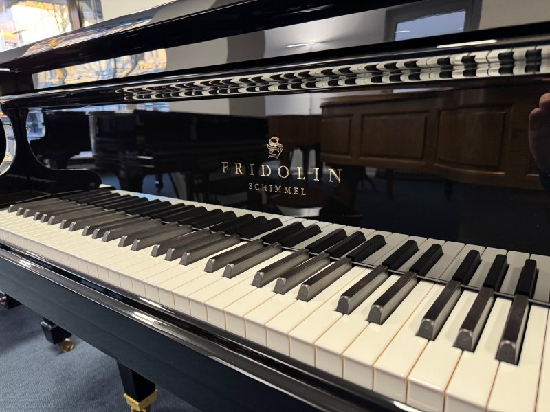 SCHIMMEL Flügel Fridolin F 156 Tradition schwarz poliert - NEU - Gelegenheit wegen kleinem Fehler in der Oberflächenlackierung