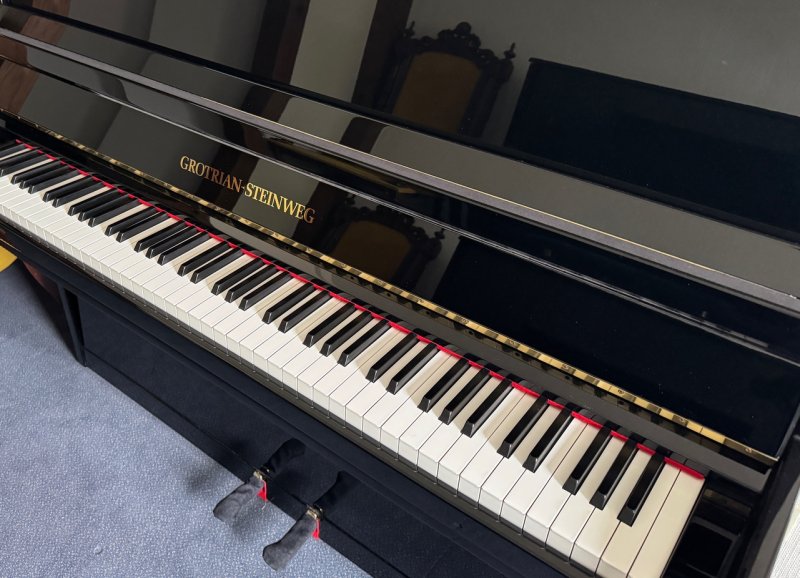 GROTRIAN-STEINWEG Klavier Modell 120 M schwarz poliert- Der Klassiker im deutschen Klavierbau