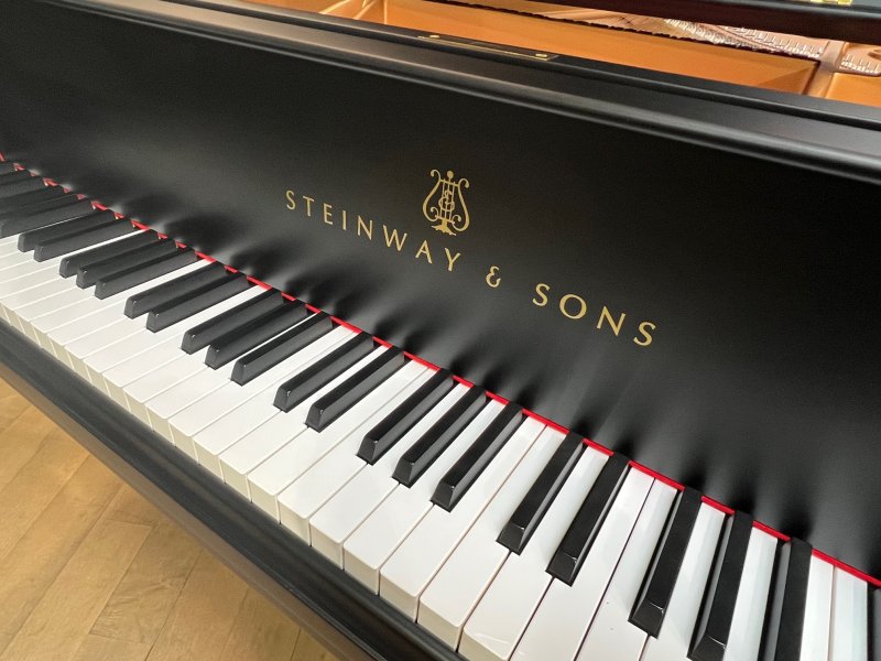 STEINWAY & SONS Flügel M 170 schwarz matt - generalüberholt