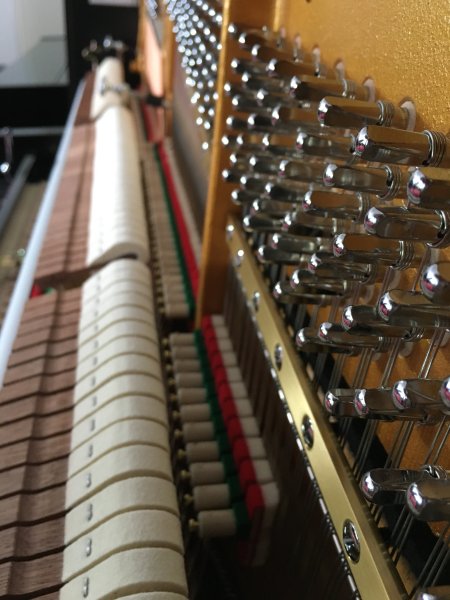 Angebot der Woche – neues Schimmel Klavier F 116 Tradition in schwarz poliert chrom