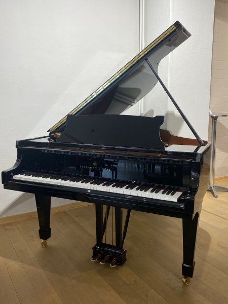 STEINWAY & SONS Flügel Modell M-170 schwarz poliert - durch die Generalüberholung wieder neuwertig -
