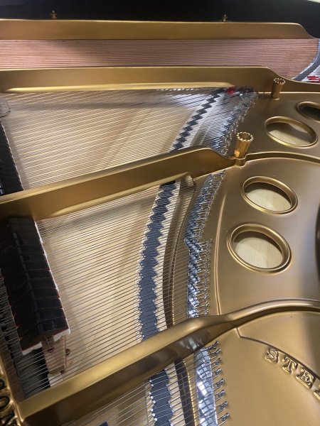 STEINWAY & SONS Flügel Modell O-180 schwarz poliert - generalüberholt