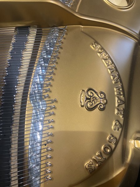 STEINWAY & SONS Flügel Modell O-180 schwarz poliert - generalüberholt