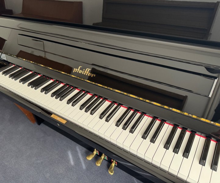 Pfeiffer Klavier 112 schwarz poliert mit Renner Mechanik - gebraucht
