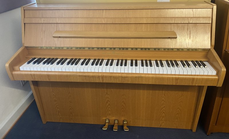 SCHIMMEL Klavier 103 Eiche - kleines Klavier mit großem Klang