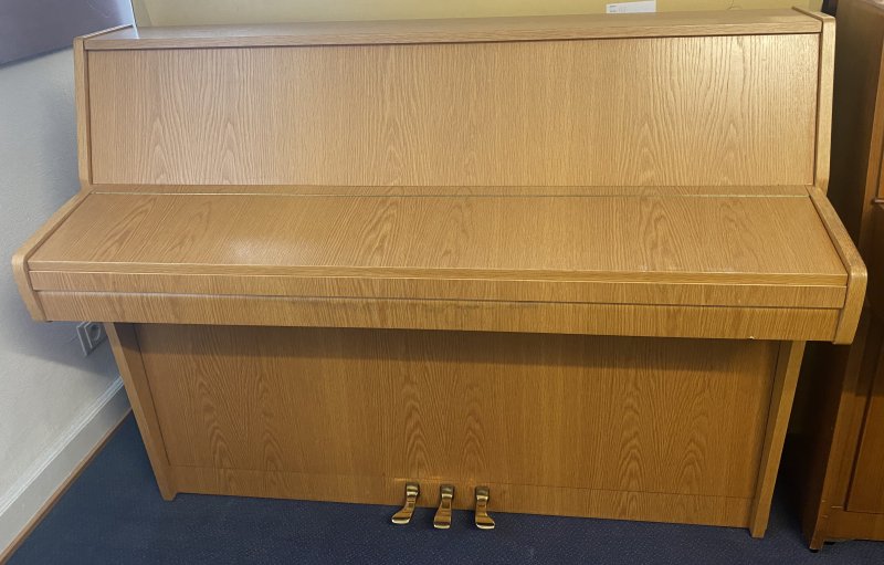 SCHIMMEL Klavier 103 Eiche - kleines Klavier mit großem Klang