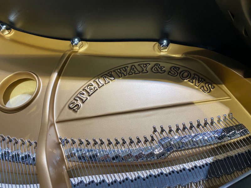 STEINWAY & SONS Flügel Modell M-170 schwarz matt - generalüberholt