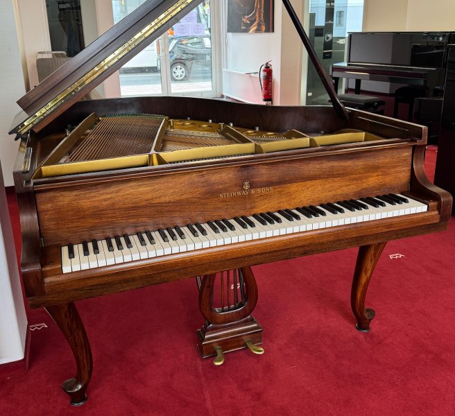 STEINWAY & SONS Flügel Modell S-155 Nussbaum - vom STEINWAY Techniker