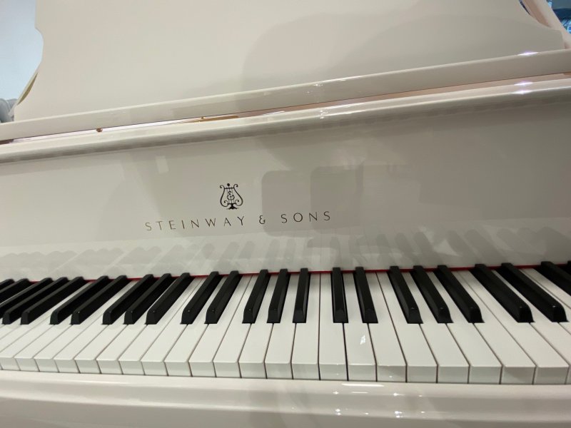 STEINWAY & SONS Flügel Modell M-170 weiss poliert - generalüberholt